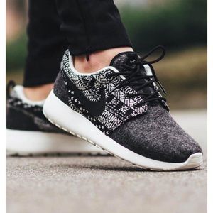 Nike Roshe Tennis Shoes